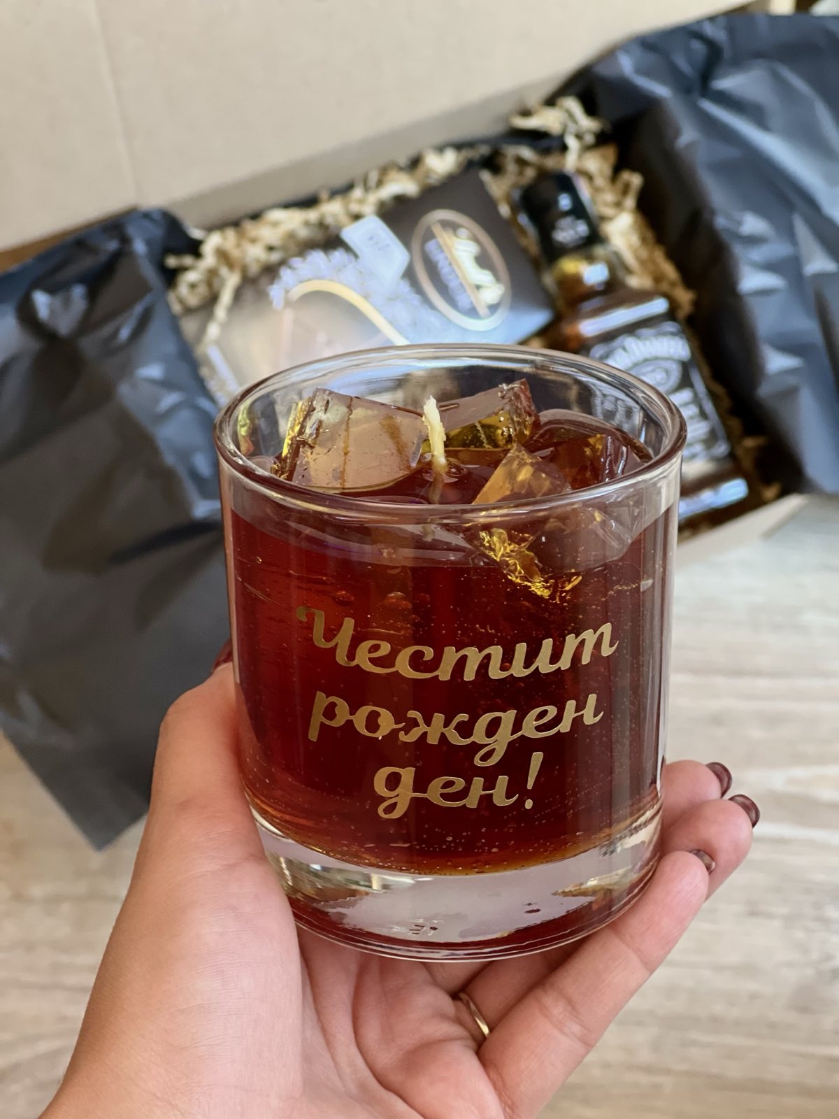 Свещ „Whiskey and style“ – подарък за мъж | Ccandles Art